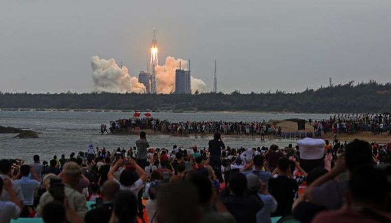 لحظة إقلاع الصاروخ الصيني long march 5b- رويترز