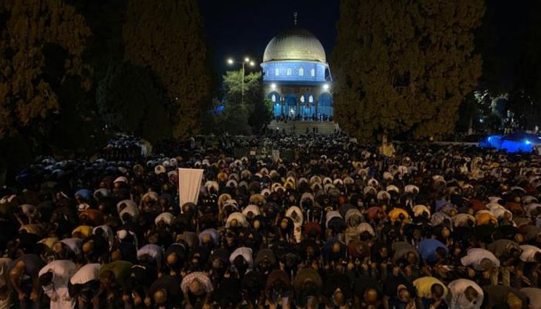 حشود المصلين في المسجد الأقصى المبارك