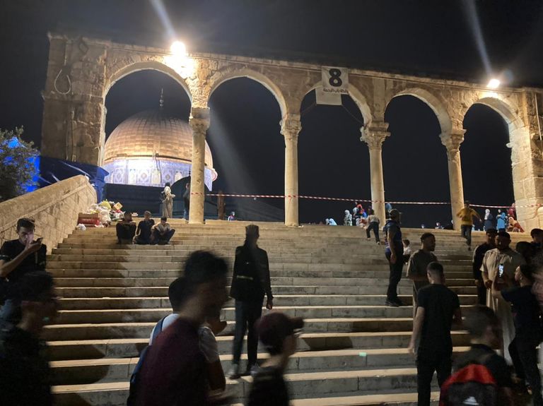 حشود المصلين في المسجد الأقصى المبارك