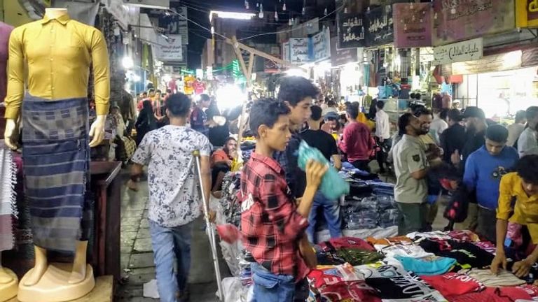 حركة تجارية كبيرة بأسواق عدن قبل عيد الفطر