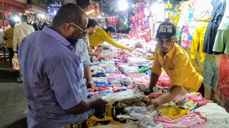 حركة تجارية كبيرة بأسواق عدن قبل عيد الفطر