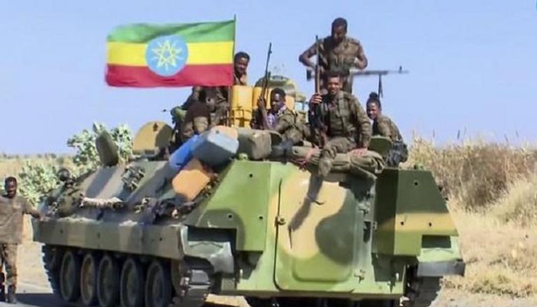 دبابة تحمل جنودا من الجيش الإثيوبي - أرشيفية