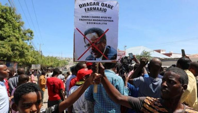صوماليون يتظاهرون رفضا لفرماجو (أرشيفية)