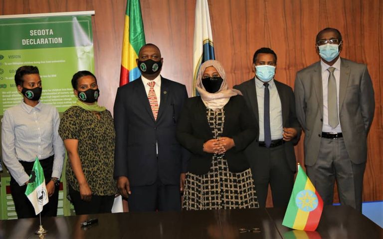 جانب من توقيع الاتفاقية 