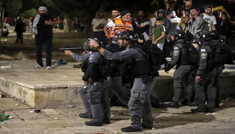 عناصر من الشرطة الإسرائيلية في باحات الأقصى 