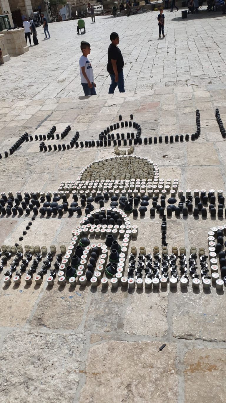 تحويل قنابل الصوت والمسيلة للدموع بالأقصى إلى كلمة القدس