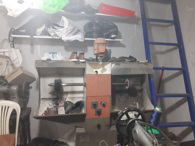 إحدى الخياطات بمنطقة برج حمود في ضاحية بيروت الشرقية