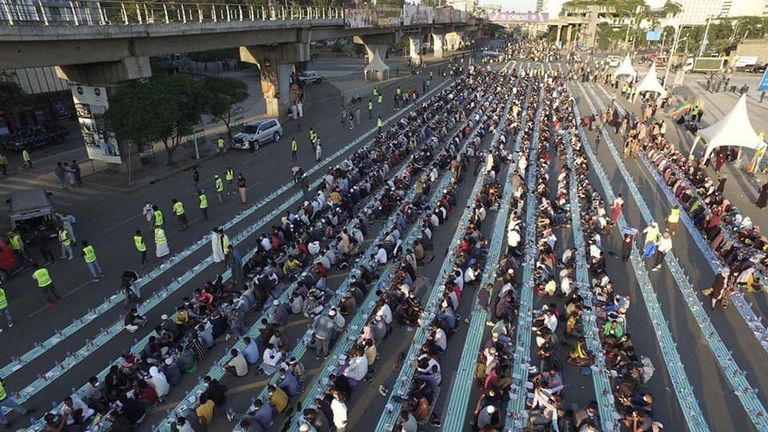 جانب من المشاركات في مائدة الإفطار 