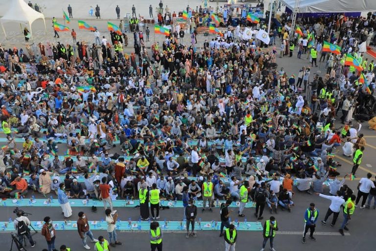 جانب من المشاركات في مائدة الإفطار 