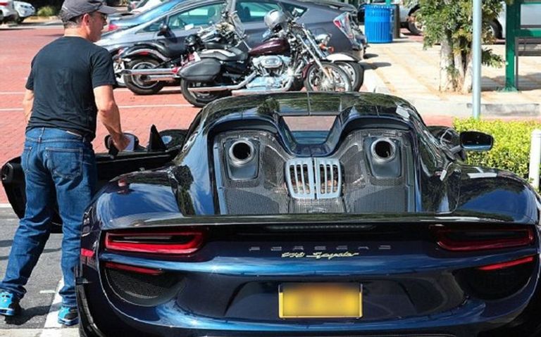 بورش 918 Spyder جيري ساينفيلد مع طراز بورش 908/03
