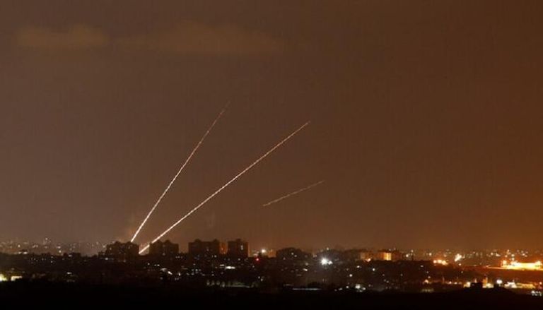 رشقات صاروخية من غزة باتجاه الأراضي الإسرائيلية