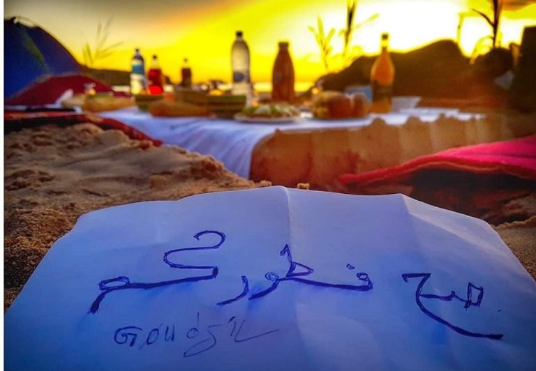 افطار جماعي لجزائريين في رمضان بشواطئ البلاد افطار جماعي لجزائريين في رمضان بشواطئ البلاد