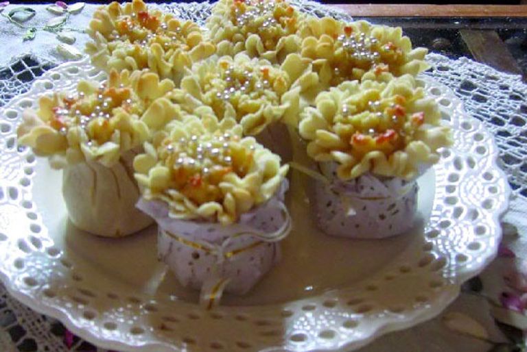 القنيدلات حلوى جزائرية تقليدية قديمة لعيد الفطر القنيدلات حلوى جزائرية تقليدية قديمة لعيد الفطر