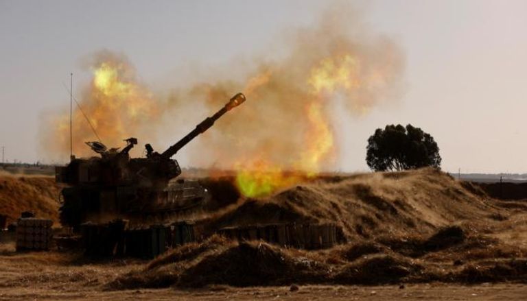 آلية عسكرية إسرائيلية على حدود غزة
