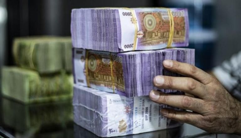 الليرة تواصل تراجعها أمام العملات العربية والأجنبية