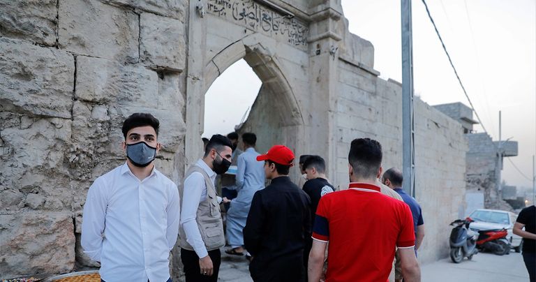 العراقيون يؤدون صلاة العيد في جامع المصفى أو الجامع الأموي