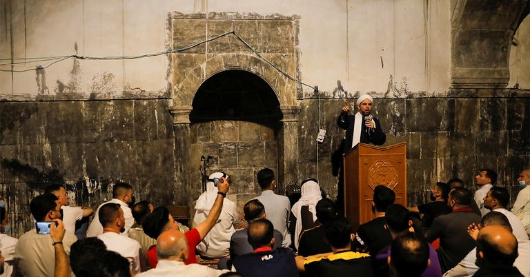 العراقيون يؤدون صلاة العيد في جامع المصفى أو الجامع الأموي