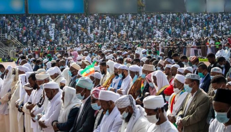 مسلمو إثيوبيا يحتفلون بعيد الفطر في استاد أديس أبابا