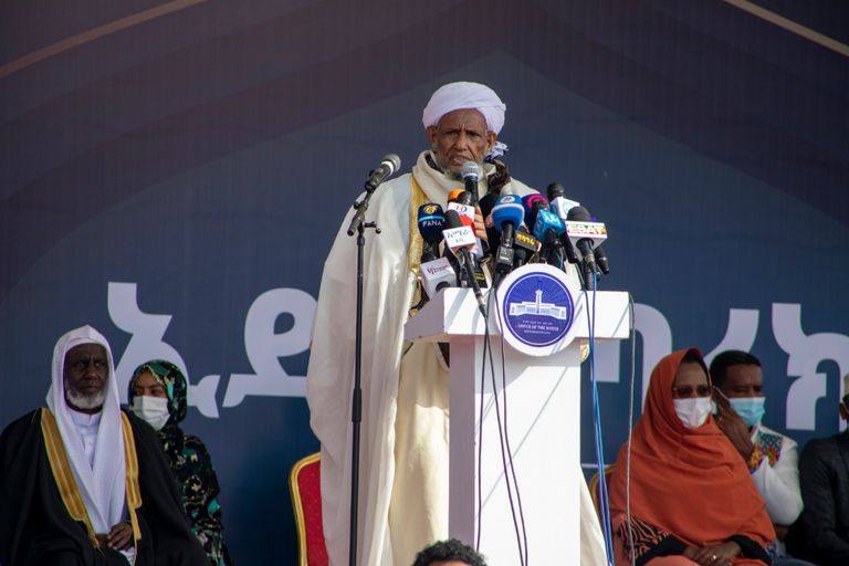 مسلمو إثيوبيا يحتفلون بعيد الفطر في استاد أديس أبابا