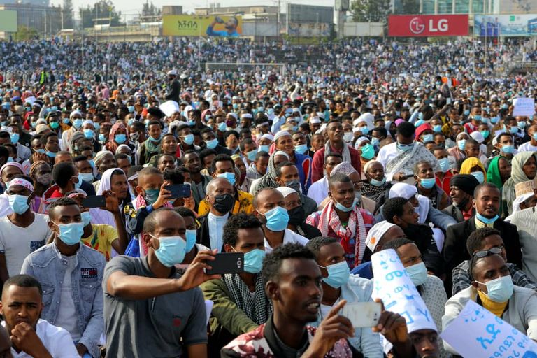 مسلمو إثيوبيا يحتفلون بعيد الفطر في استاد أديس أبابا