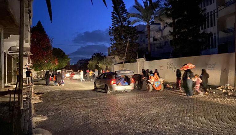 نزوح بعض الأهالي من القرية البدوية تحت وطأة القصف