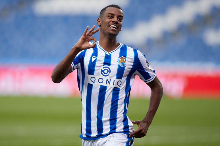 أليكسندر إسحاق مهاجم ريال سوسيداد الإسباني رونالد كومان مدرب برشلونة