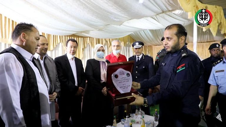 وزيرة العدل بحكومة الوحدة الوطنية حليمة إبراهيم تشرف على إطلاق السجناء