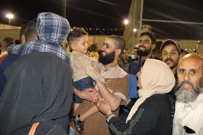 وزيرة العدل بحكومة الوحدة الوطنية حليمة إبراهيم تشرف على إطلاق السجناء