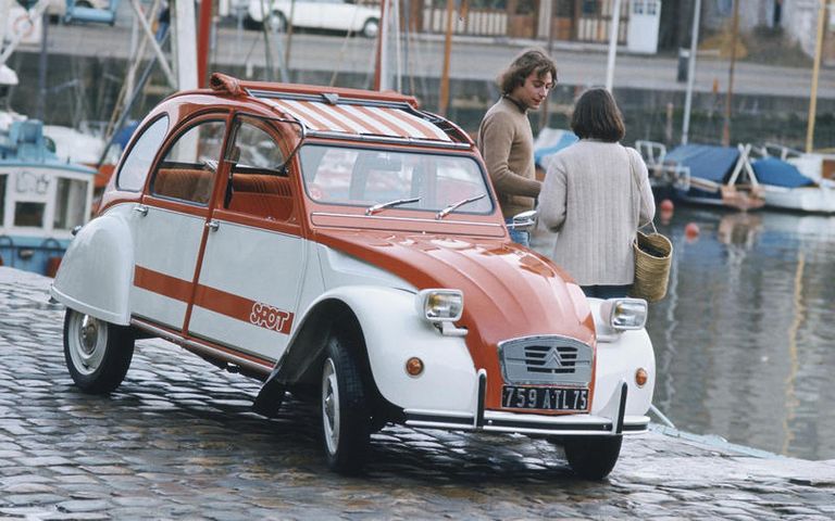 سيتروين 2CV فولكسفاجن الخنفساء الأهم في تاريخ صناعة السيارات في ألمانيا