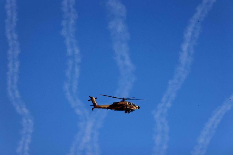 مواطن أمام بنايته المدمرة وسط قطاع غزة