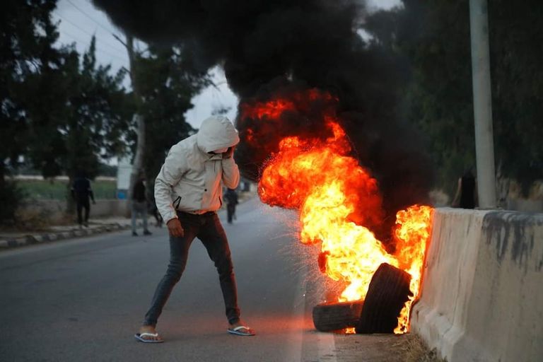 جانب من الاشتباكات في مدن الضفة الغربية
