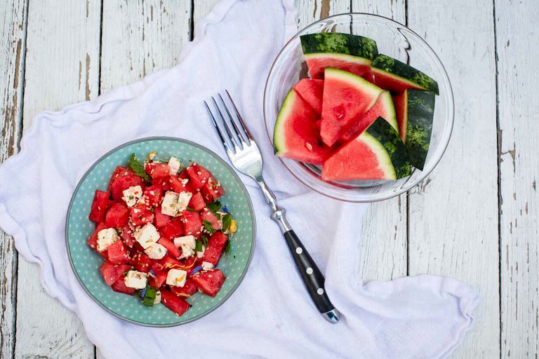 حافظوا على صحتكم في الصيف بالبطيخ