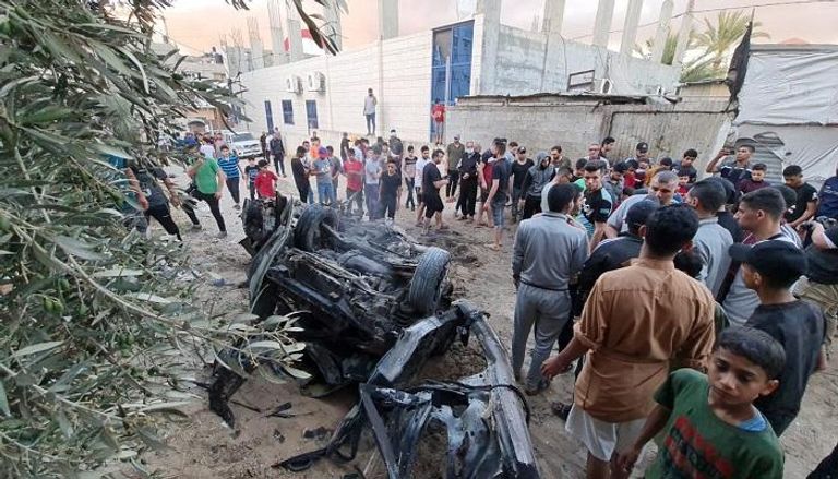 حطام السيارة التي قصفتها إسرائيل في غزة