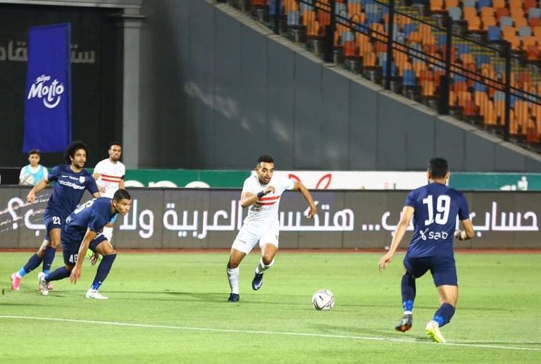يوسف أوباما نجم الزمالك خلال مباراة إنبي الأخيرة من مباراة الأهلي والزمالك الأخيرة في الدوري المصري