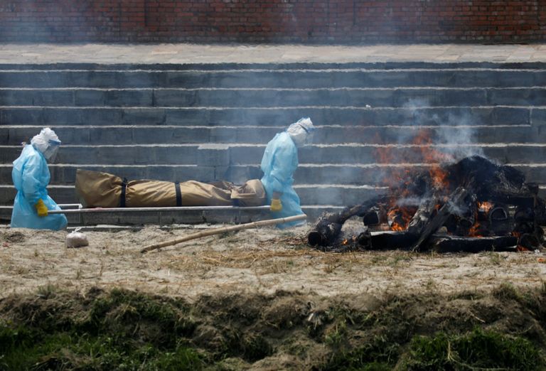 انتشال جثث من الأنهار في مناطق كثيرة بالهند انتشال جثث من الأنهار في مناطق كثيرة بالهند