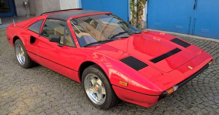 Ferrari 308 GTB/GTS شيفروليه كورفيت C3