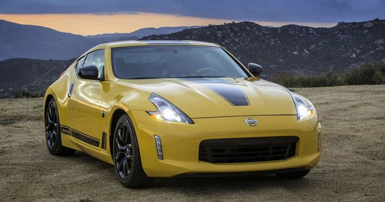 Nissan 370Z شيفروليه كورفيت C3