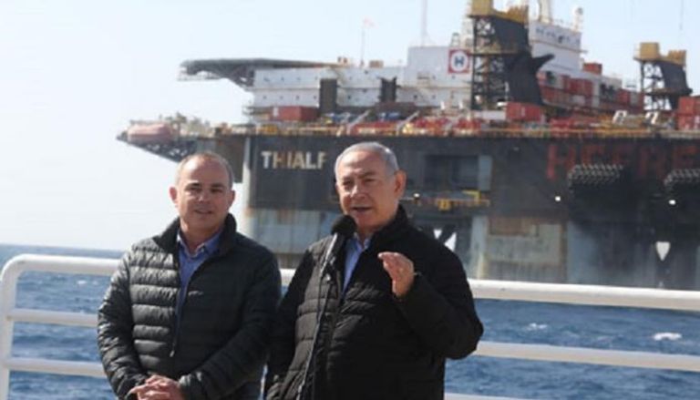 نتنياهو أمام إحدى منصات الغاز الإسرائيلية