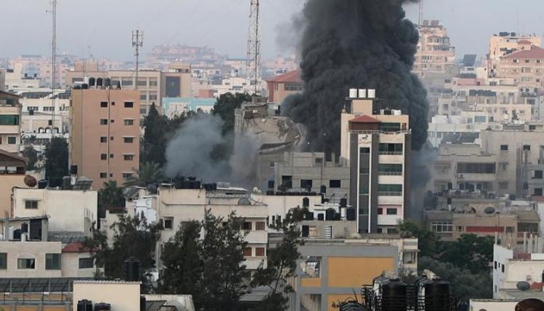 غارة جوية إسرائيلية على مبنى في غزة- رويترز