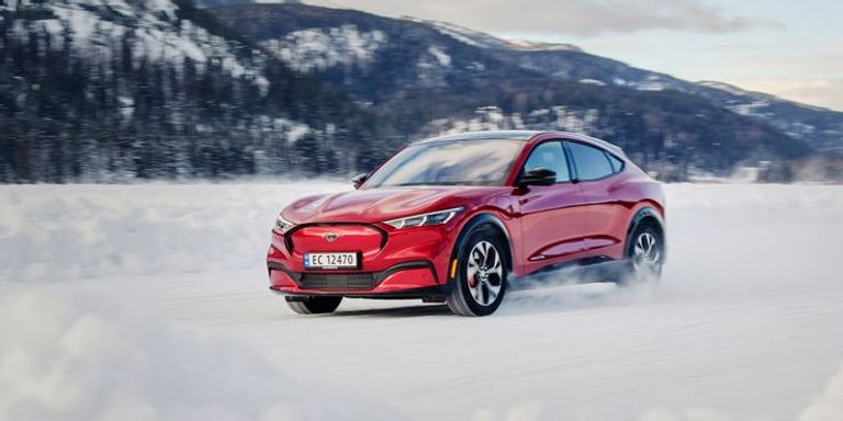 Ford Mustang Mach E أودي e-tron GT