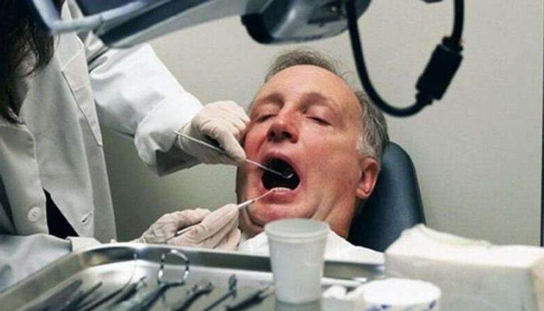 الهباء الجوي المتولد أثناء العمل على الأسنان لا يسبب العدوى بكورونا