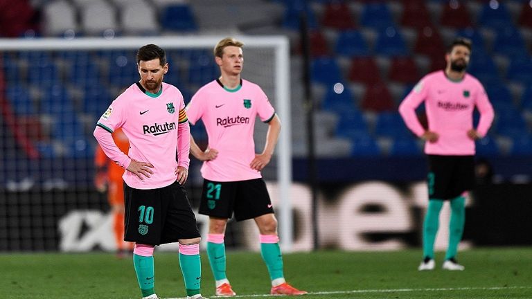 برشلونة قدم موسما مخيبا جديدا خوان لابورتا رئيس برشلونة