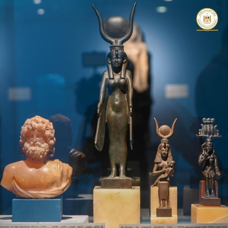 مصر تفتتح متحفين بمطار القاهرة يضمان 363 قطعة أثرية