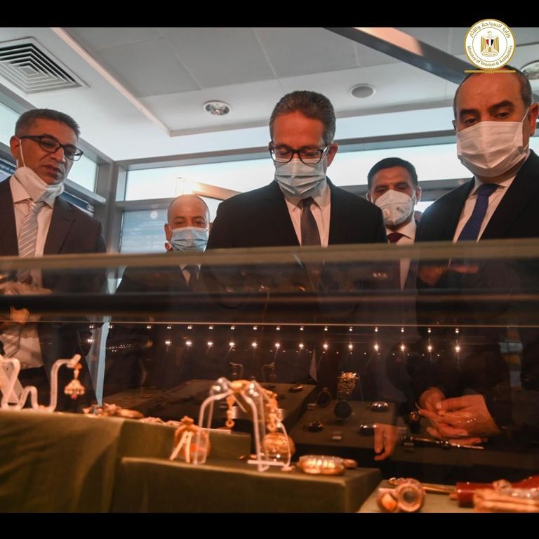 مصر تفتتح متحفين بمطار القاهرة يضمان 363 قطعة أثرية
