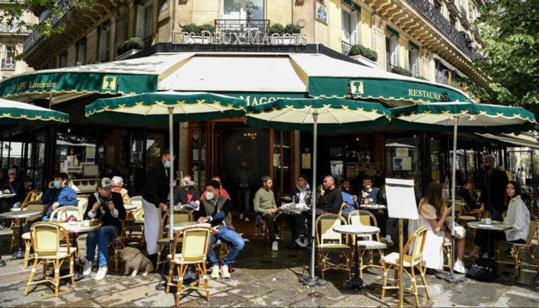 المطاعم والمقاهي الفرنسية تفتح من جديد لكن فقط في باحاتها الخارجية