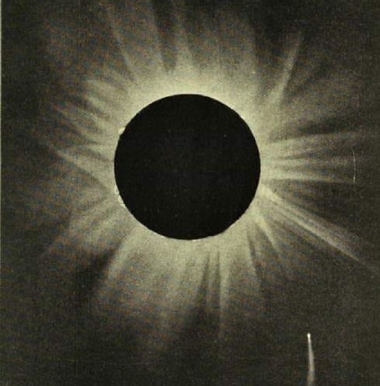 كسوف الشمس الكلي ساعد على رؤية مذنب توفيق عام 1882