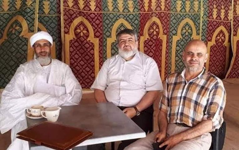 الإخواني الإرهابي عباس عروة مع مفتي القاعدة الإرهابي الإخواني محمد العربي زيتوت زعيم رشاد الجزائرية - أرشيفية