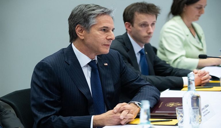 وزيرا خارجية أمريكا أنتوني بلينكن وروسيا سيرجي لافروف - الفرنسية