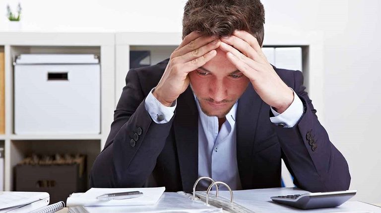 فتاة تعاني من مشاكل عقلية جراء كورونا