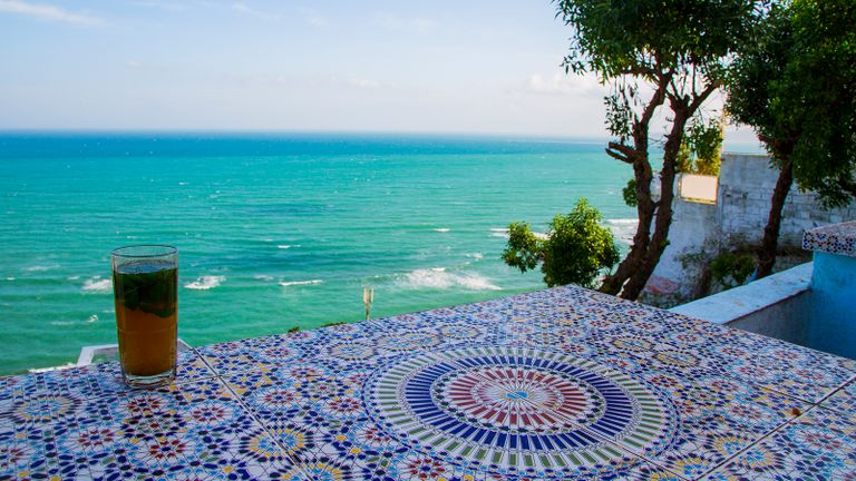 مقهى الحافة بطنجة